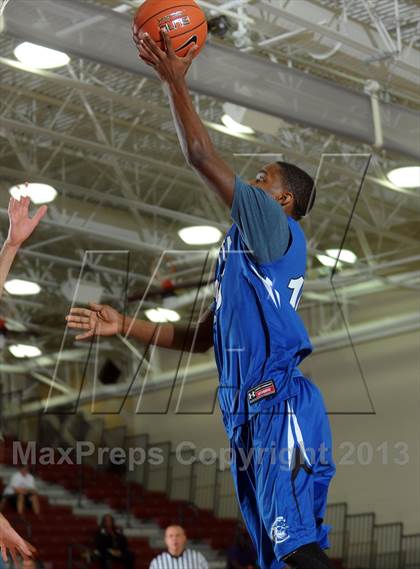Thumbnail 1 in Beverly Hills vs. Capital Christian (MaxPreps Holiday Classic) photogallery.