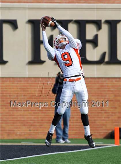 Thumbnail 3 in Hillside vs. Davie (NCHSAA 4A Final) photogallery.