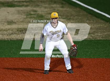 Thumbnail 2 in Holy Cross vs St. Martin's Episcopal photogallery.