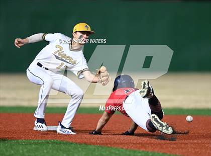 Thumbnail 2 in Holy Cross vs St. Martin's Episcopal photogallery.