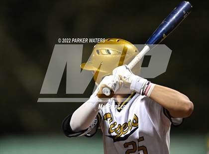 Thumbnail 3 in Holy Cross vs St. Martin's Episcopal photogallery.