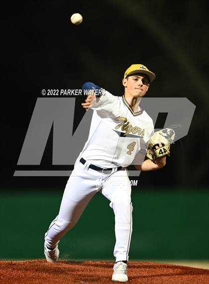 Thumbnail 3 in Holy Cross vs St. Martin's Episcopal photogallery.