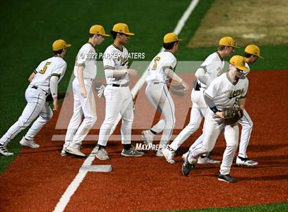 Thumbnail 2 in Holy Cross vs St. Martin's Episcopal photogallery.