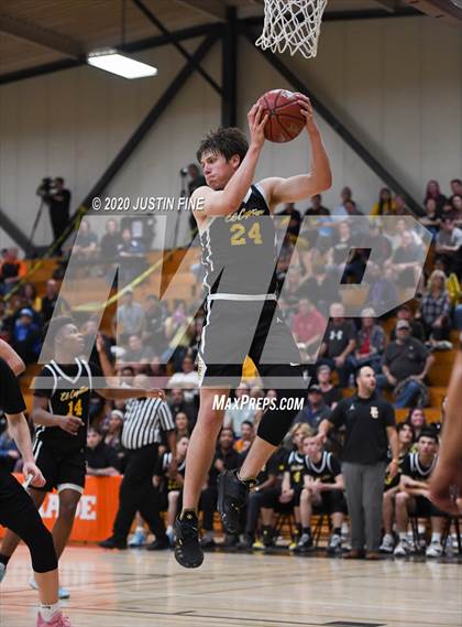 Thumbnail 2 in El Capitan vs. Calexico (CIF SDS D4 Final) photogallery.