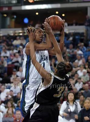 Thumbnail 2 in Magnolia vs. Sacred Heart Cathedral (CIF State D3 Final) photogallery.