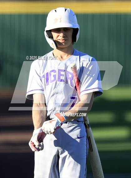 Thumbnail 1 in Wills Point vs Mount Vernon photogallery.