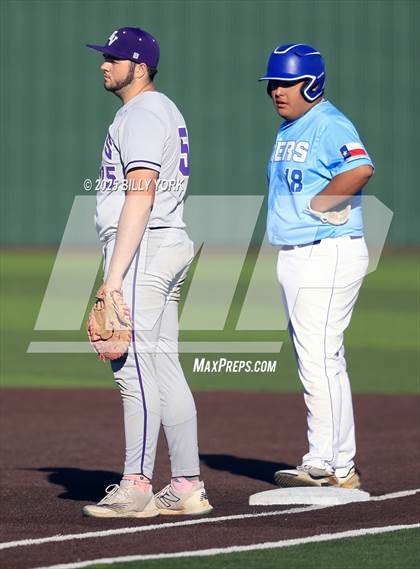 Thumbnail 1 in Wills Point vs Mount Vernon photogallery.