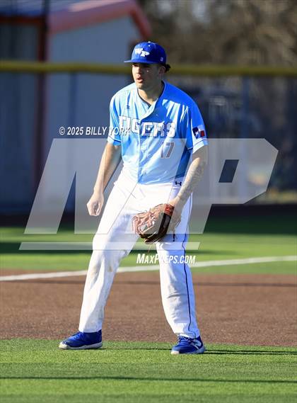 Thumbnail 1 in Wills Point vs Mount Vernon photogallery.