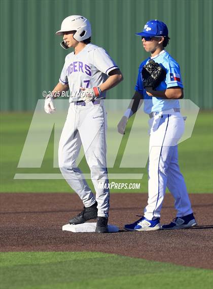 Thumbnail 2 in Wills Point vs Mount Vernon photogallery.