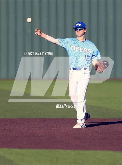Thumbnail 1 in Wills Point vs Mount Vernon photogallery.
