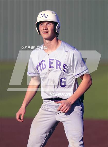 Thumbnail 3 in Wills Point vs Mount Vernon photogallery.