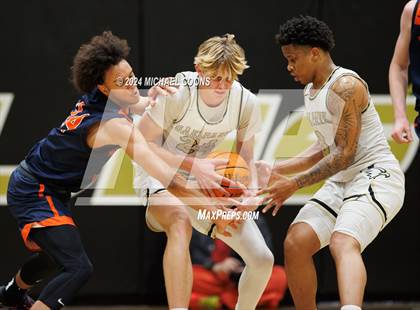 Thumbnail 2 in Oak Park vs. Rolling Hills Prep (CIF SS Division 2AA Round 2) photogallery.