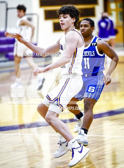 Thumbnail 1 in Indianapolis Shortridge @ Guerin Catholic photogallery.