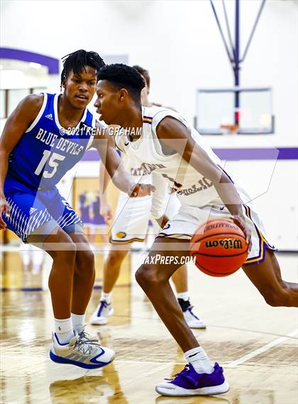 Thumbnail 2 in Indianapolis Shortridge @ Guerin Catholic photogallery.
