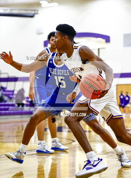 Thumbnail 3 in Indianapolis Shortridge @ Guerin Catholic photogallery.