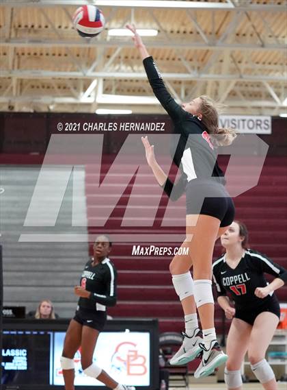 Thumbnail 2 in Coppell vs. A&M Consolidated (BCS Classic) photogallery.