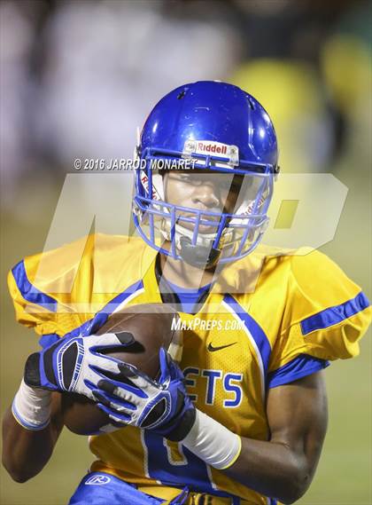 Thumbnail 3 in Calvary Baptist Academy vs. St. Charles Catholic (LHSAA D3 Quarterfinal Playoff) photogallery.
