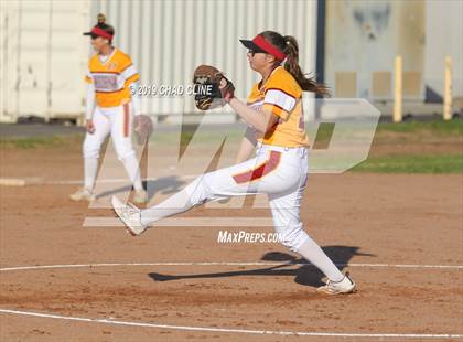 Thumbnail 2 in El Modena @ Villa Park photogallery.