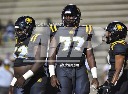 Thumbnail 3 in Alief Hastings vs. Strake Jesuit photogallery.