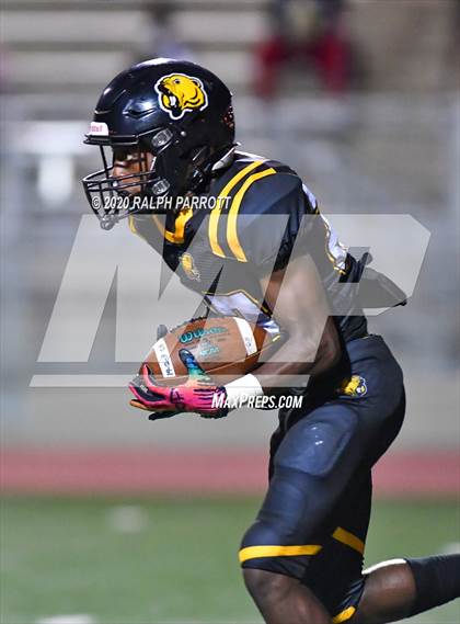 Thumbnail 2 in Alief Hastings vs. Strake Jesuit photogallery.