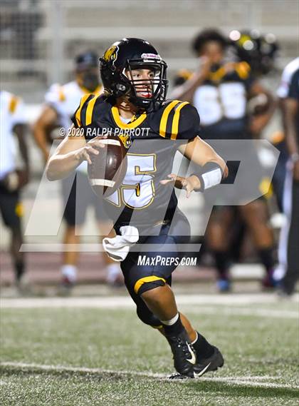 Thumbnail 2 in Alief Hastings vs. Strake Jesuit photogallery.