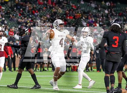 Thumbnail 1 in Midland Lee vs. Trinity (UIL Class 6A Area Playoff) photogallery.