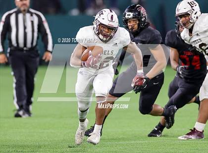 Thumbnail 3 in Midland Lee vs. Trinity (UIL Class 6A Area Playoff) photogallery.