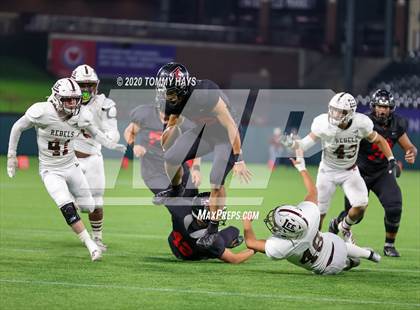 Thumbnail 1 in Midland Lee vs. Trinity (UIL Class 6A Area Playoff) photogallery.