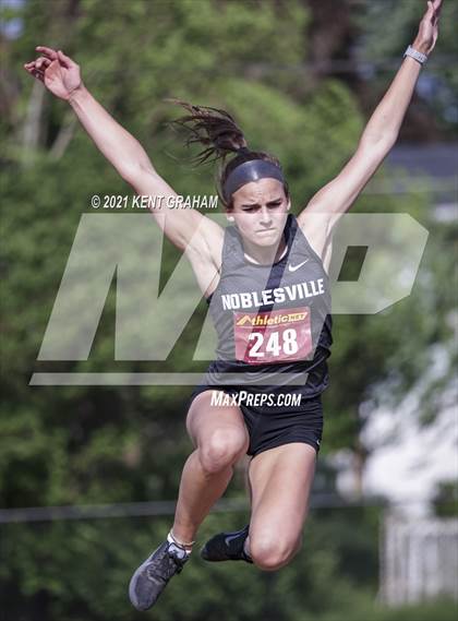 Thumbnail 3 in Lafayette Jefferson (IHSAA Regional) photogallery.