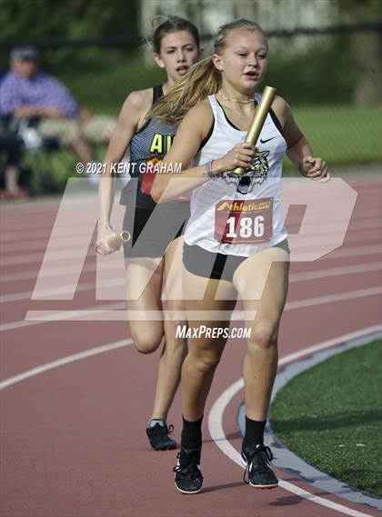 Thumbnail 1 in Lafayette Jefferson (IHSAA Regional) photogallery.