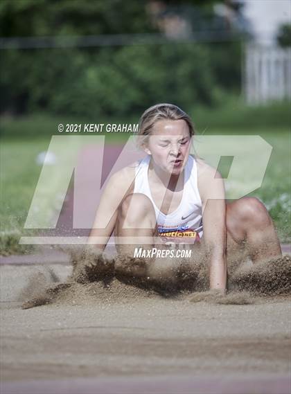 Thumbnail 3 in Lafayette Jefferson (IHSAA Regional) photogallery.