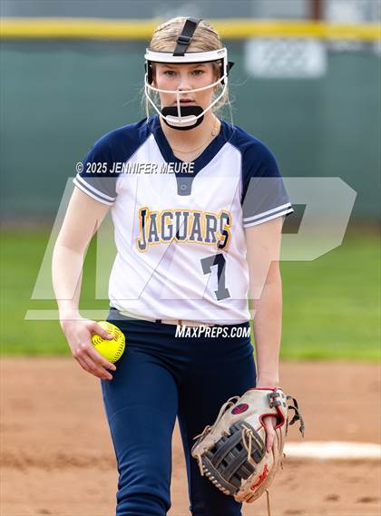 Thumbnail 3 in Big Valley Christian vs. Gregori photogallery.