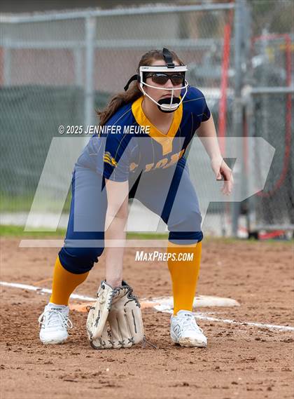 Thumbnail 3 in Big Valley Christian vs. Gregori photogallery.