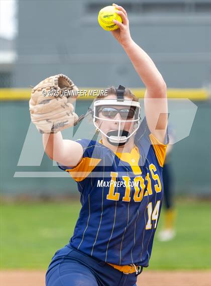 Thumbnail 3 in Big Valley Christian vs. Gregori photogallery.