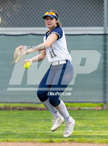 Thumbnail 2 in Big Valley Christian vs. Gregori photogallery.