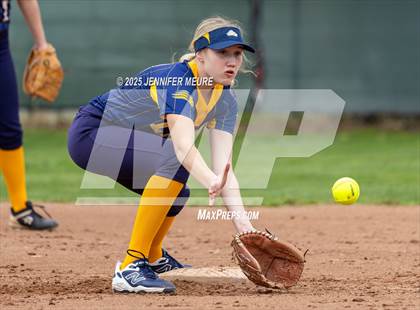 Thumbnail 1 in Big Valley Christian vs. Gregori photogallery.
