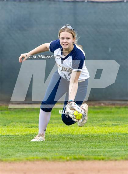 Thumbnail 2 in Big Valley Christian vs. Gregori photogallery.