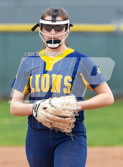 Thumbnail 2 in Big Valley Christian vs. Gregori photogallery.