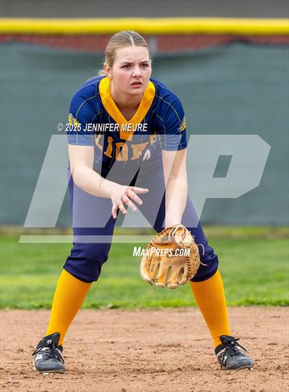 Thumbnail 2 in Big Valley Christian vs. Gregori photogallery.