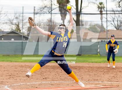 Thumbnail 1 in Big Valley Christian vs. Gregori photogallery.