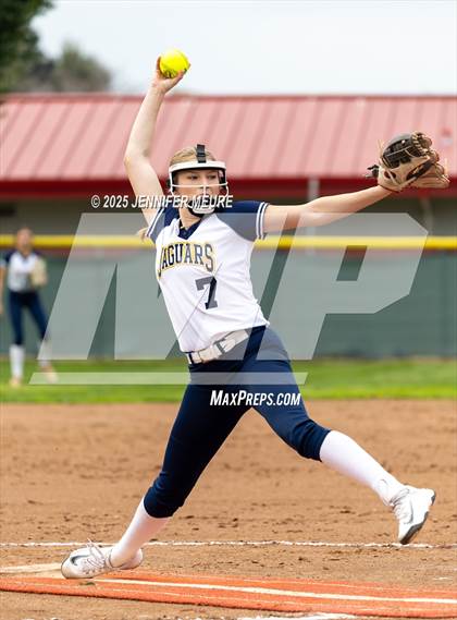 Thumbnail 2 in Big Valley Christian vs. Gregori photogallery.