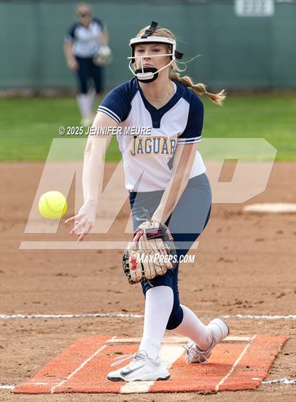 Thumbnail 2 in Big Valley Christian vs. Gregori photogallery.