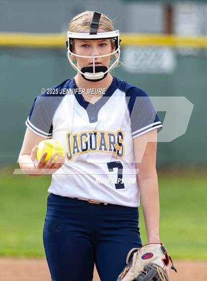 Thumbnail 2 in Big Valley Christian vs. Gregori photogallery.