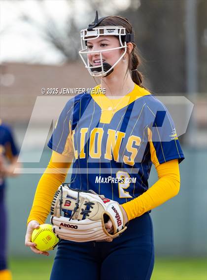 Thumbnail 2 in Big Valley Christian vs. Gregori photogallery.