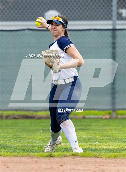 Thumbnail 3 in Big Valley Christian vs. Gregori photogallery.