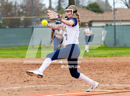 Thumbnail 3 in Big Valley Christian vs. Gregori photogallery.