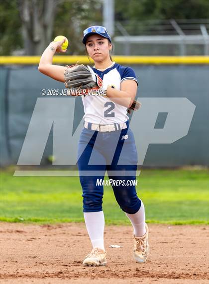 Thumbnail 3 in Big Valley Christian vs. Gregori photogallery.