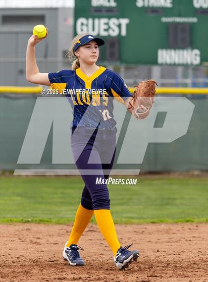 Thumbnail 3 in Big Valley Christian vs. Gregori photogallery.