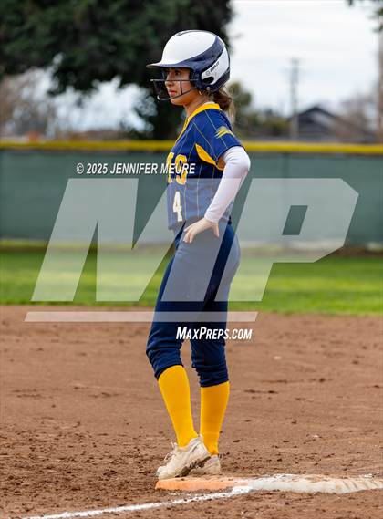 Thumbnail 2 in Big Valley Christian vs. Gregori photogallery.