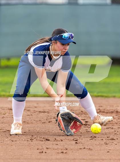 Thumbnail 2 in Big Valley Christian vs. Gregori photogallery.